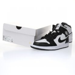 Alternative view of Air Jordan 1 High Sneaker DR0501-101