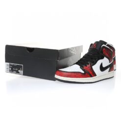 Alternative view of Air Jordan 1 High Sneaker DV9565-006