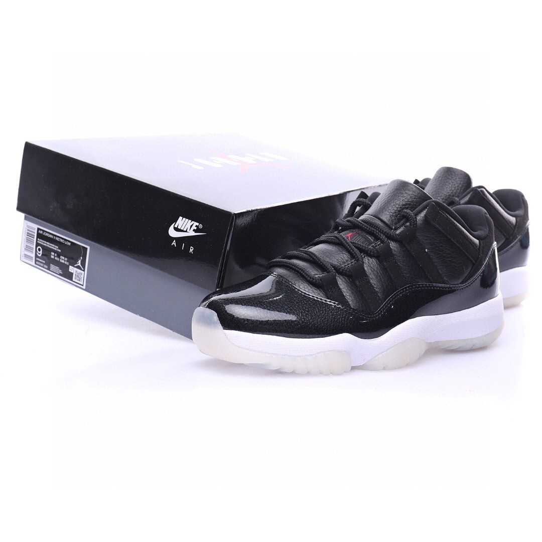 Air Jordan 11 Sneaker AV2187-001 - Image 2
