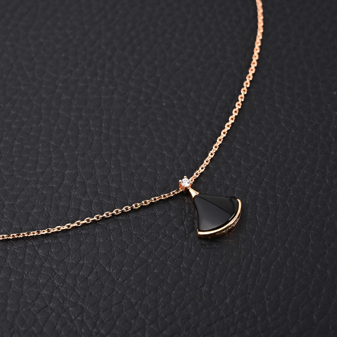 BV Necklaces 160202602040104_79 - Image 2
