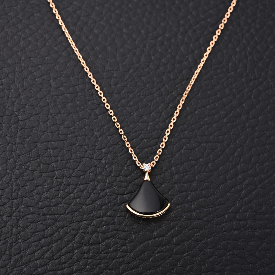 BV Necklaces 160202602040104_79 - Image 3
