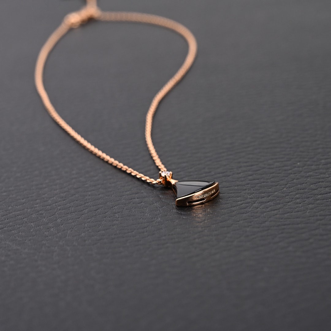 BV Necklaces 160202602040104_79 - Image 4