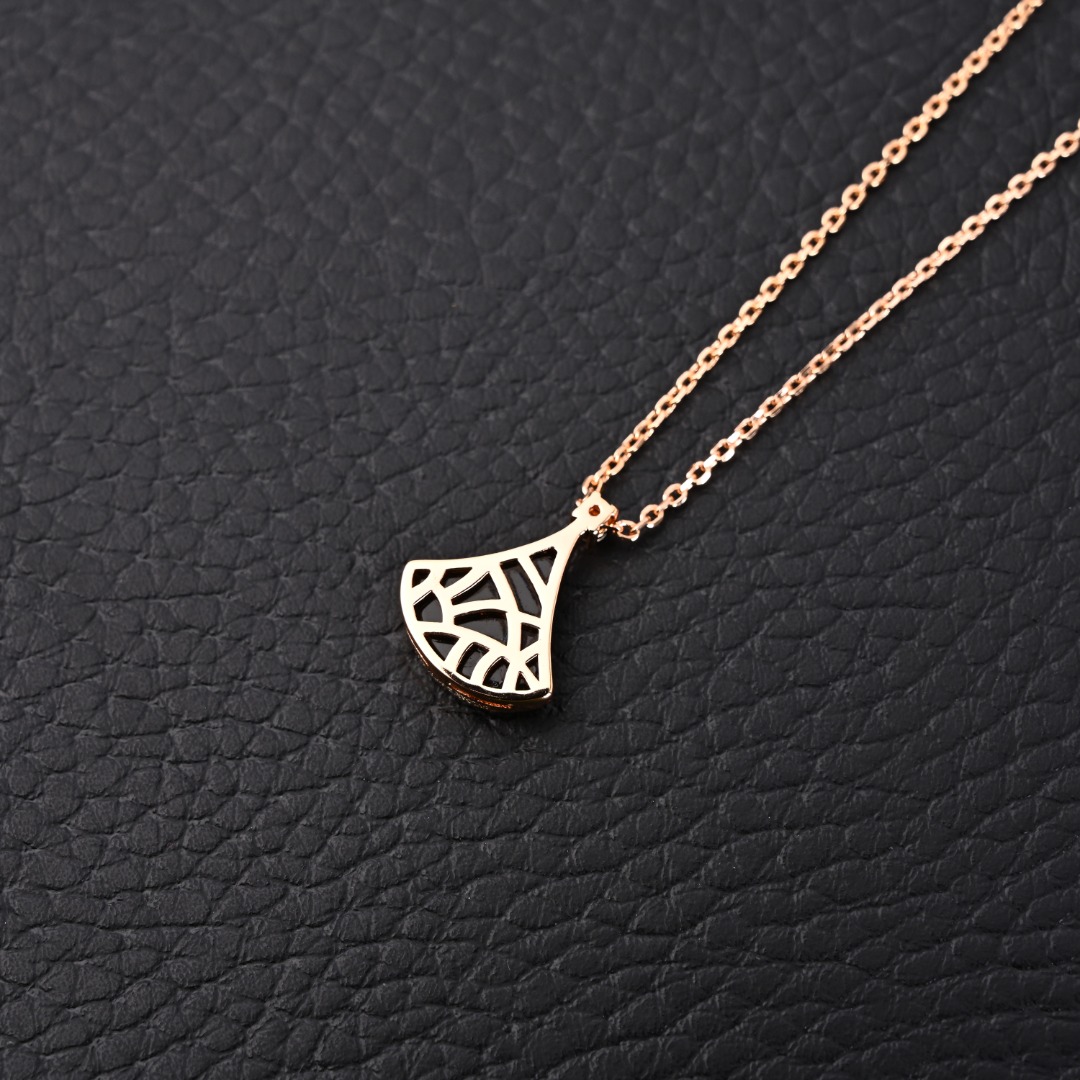 BV Necklaces 160202602040104_79 - Image 5
