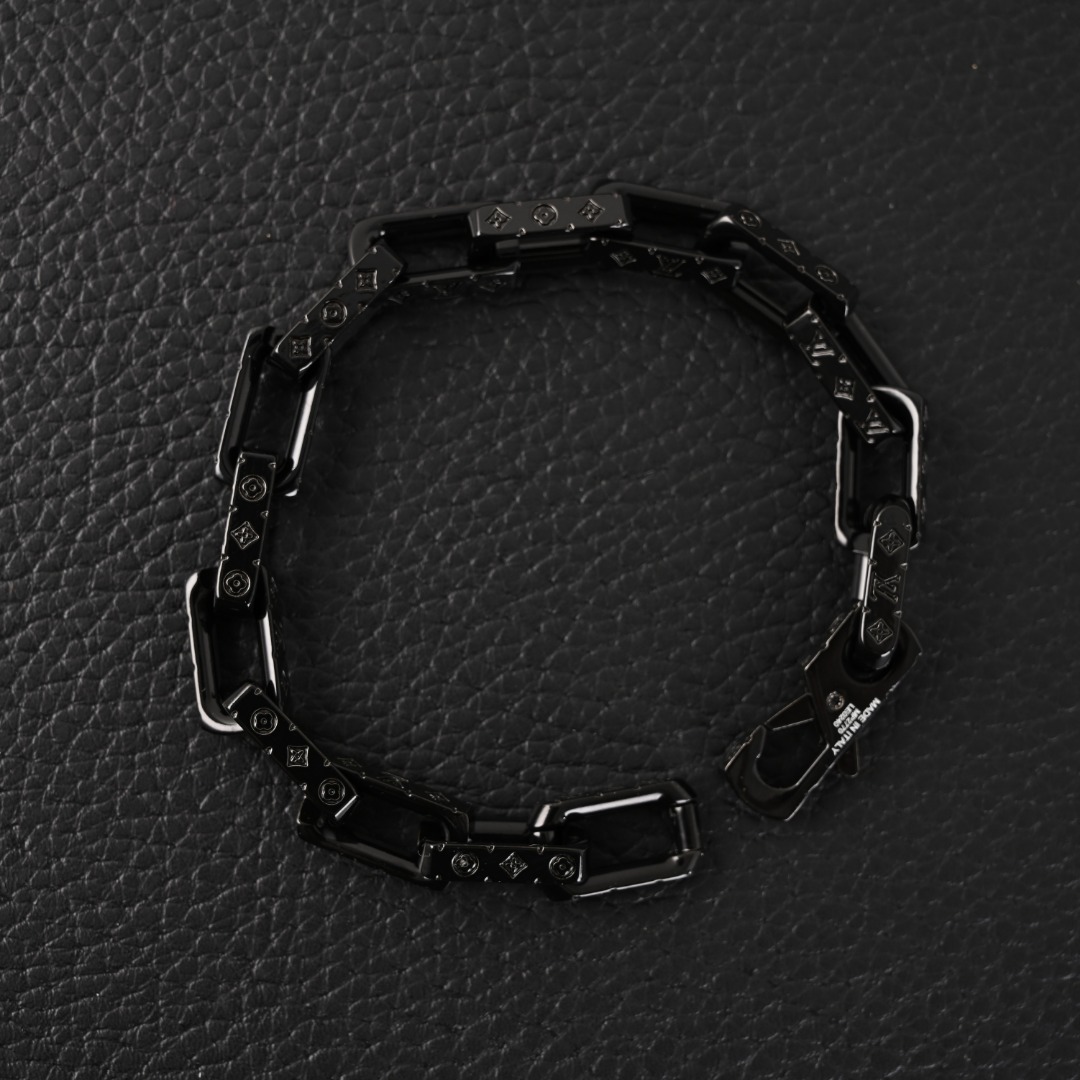 LV Bracelets 160202602040072_79