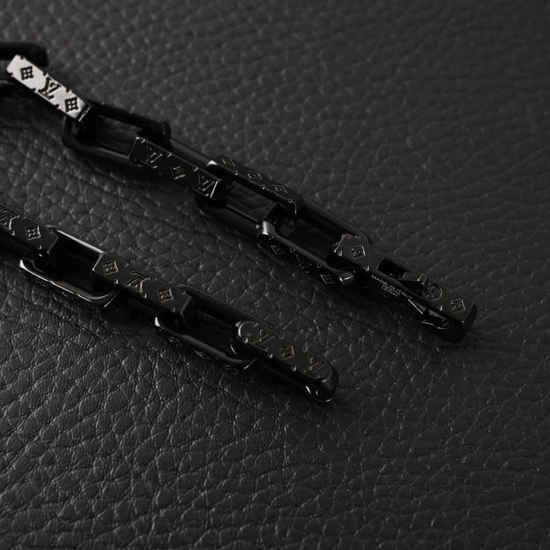 LV Bracelets 160202602040072_79 - Image 3