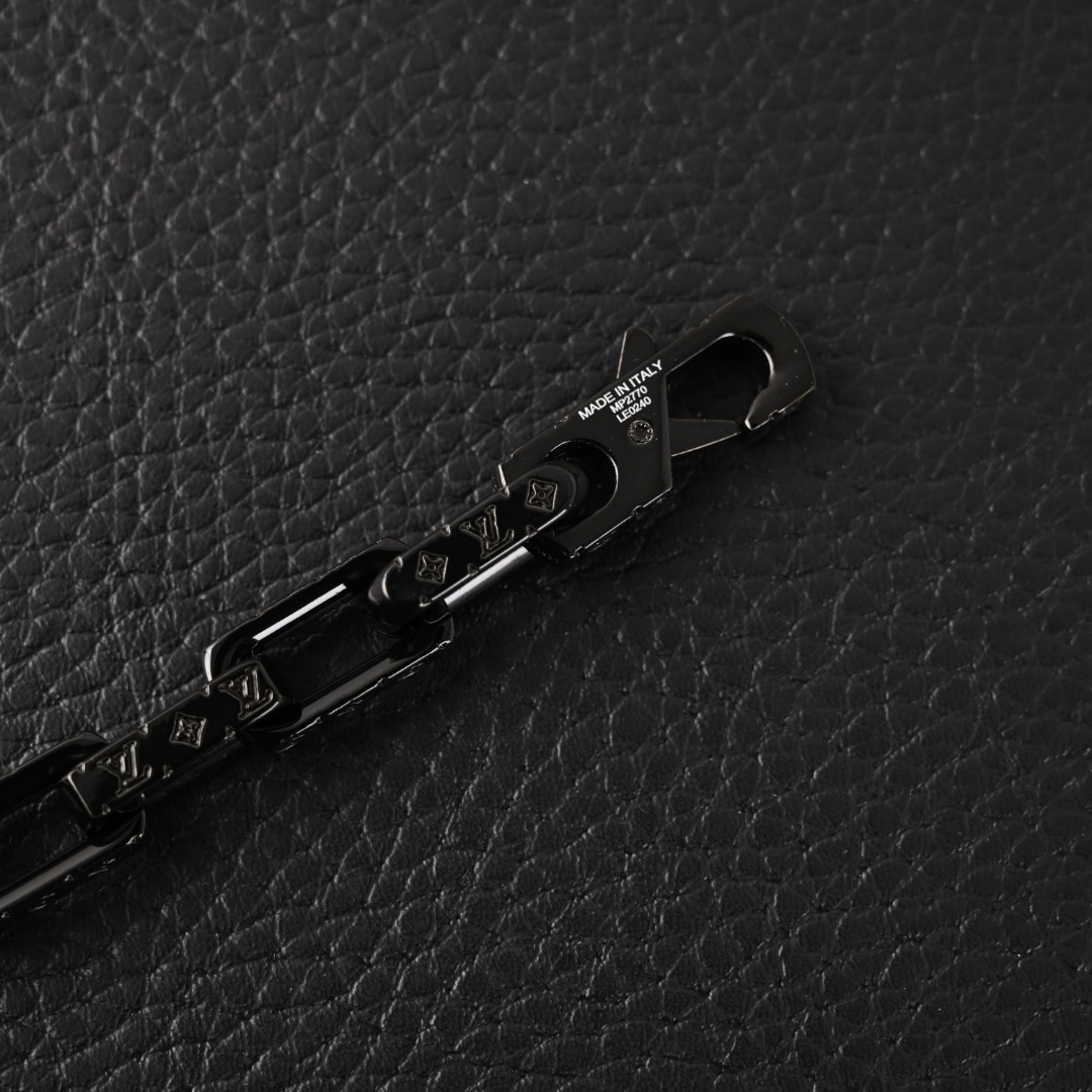 LV Bracelets 160202602040072_79 - Image 4