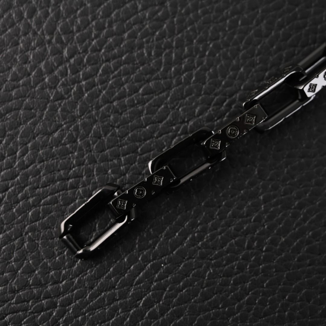 LV Bracelets 160202602040072_79 - Image 5