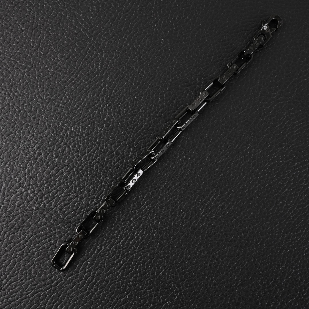 LV Bracelets 160202602040072_79 - Image 6