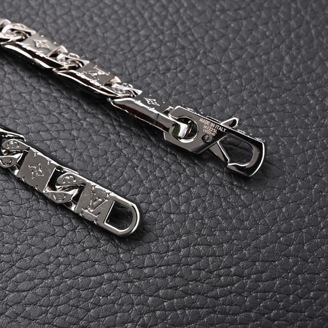 LV Bracelets 160202602040178_79 - Image 4