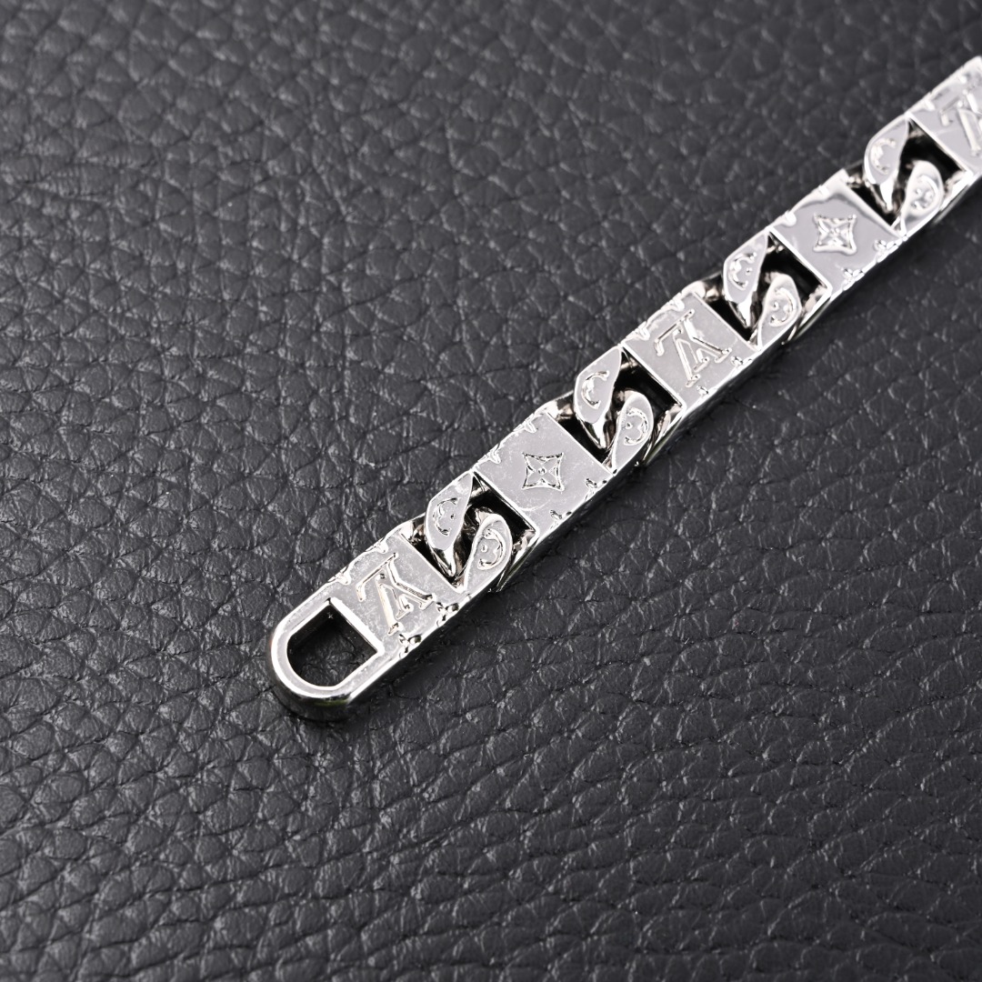 LV Bracelets 160202602040178_79 - Image 6