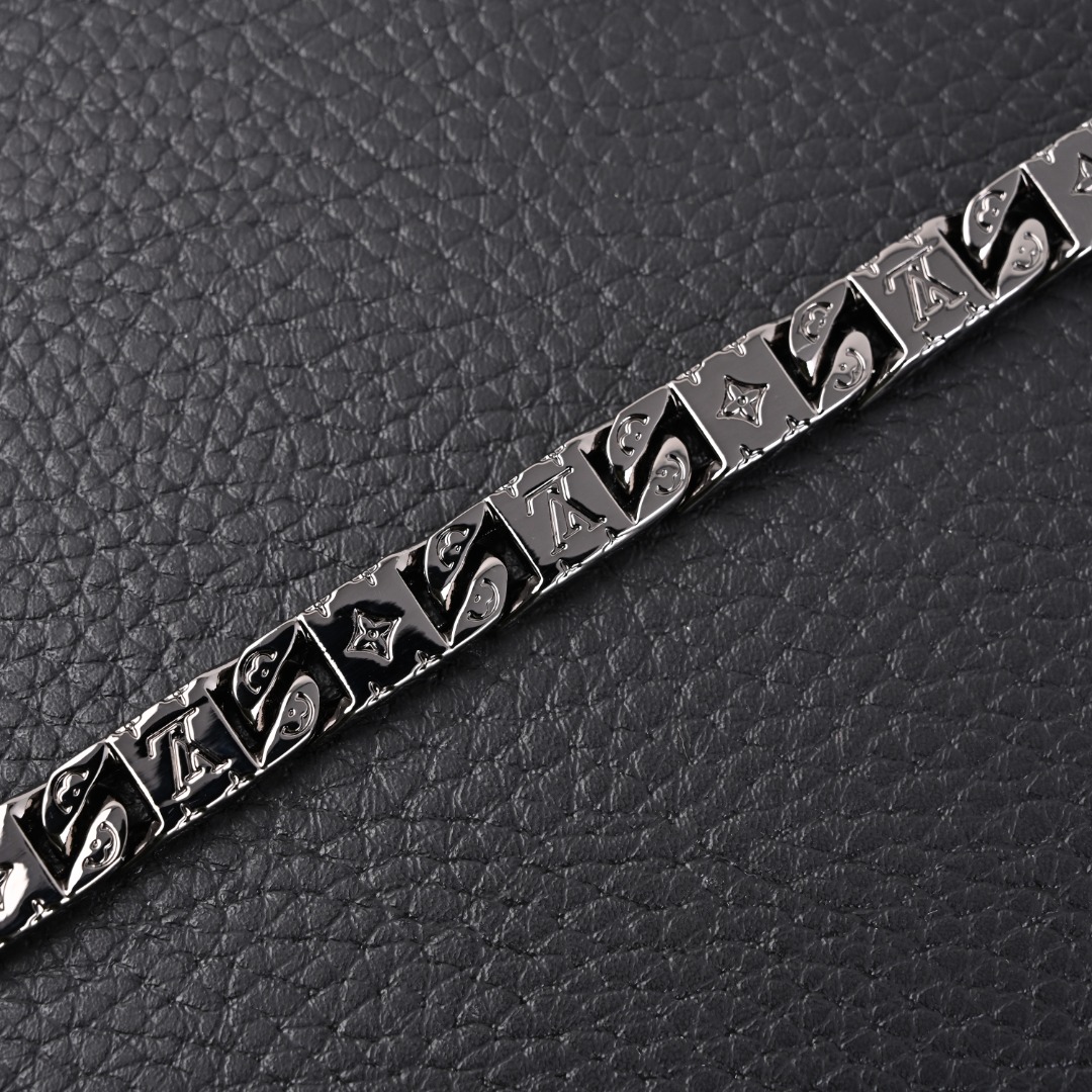 LV Bracelets 160202602040180_79 - Image 3