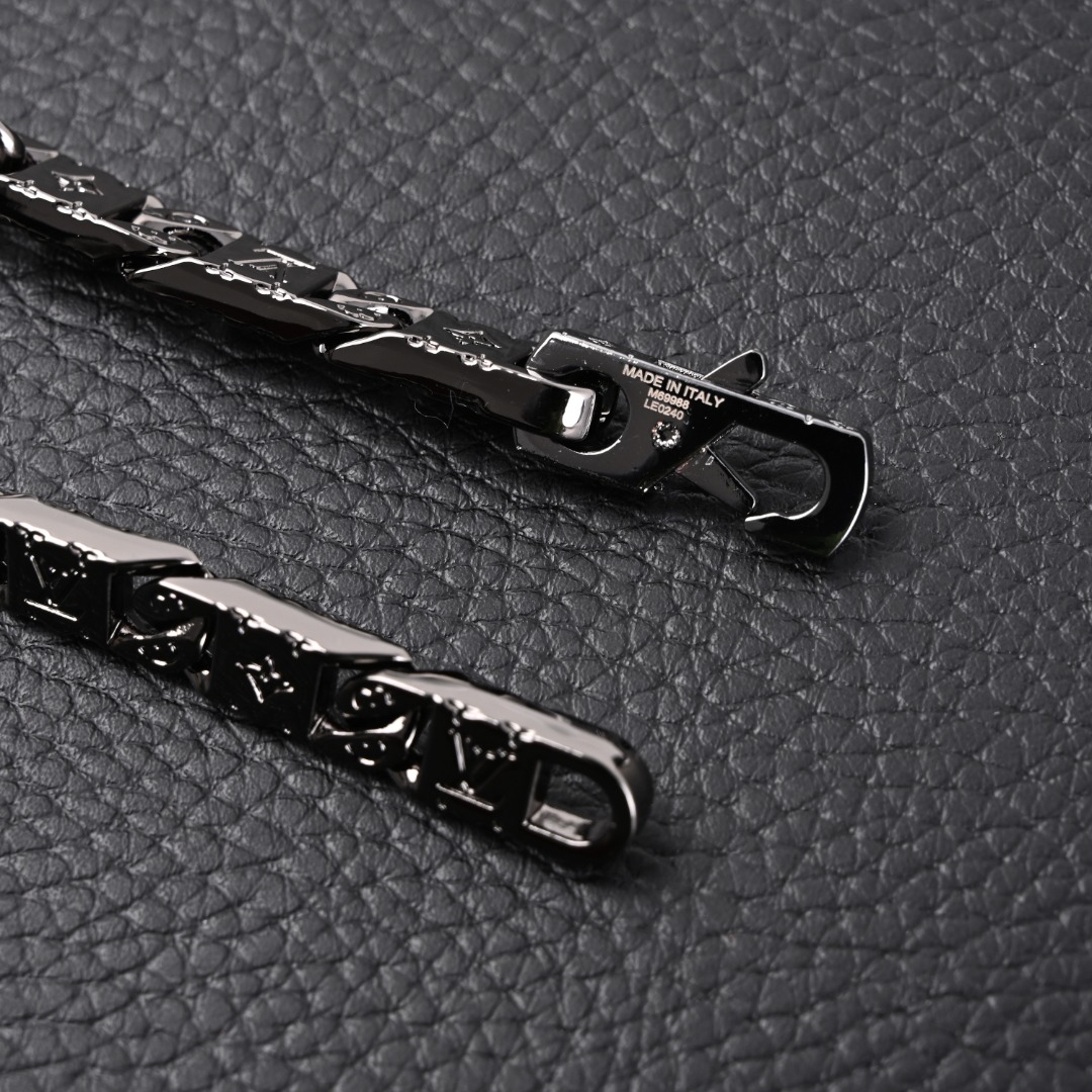 LV Bracelets 160202602040180_79 - Image 4