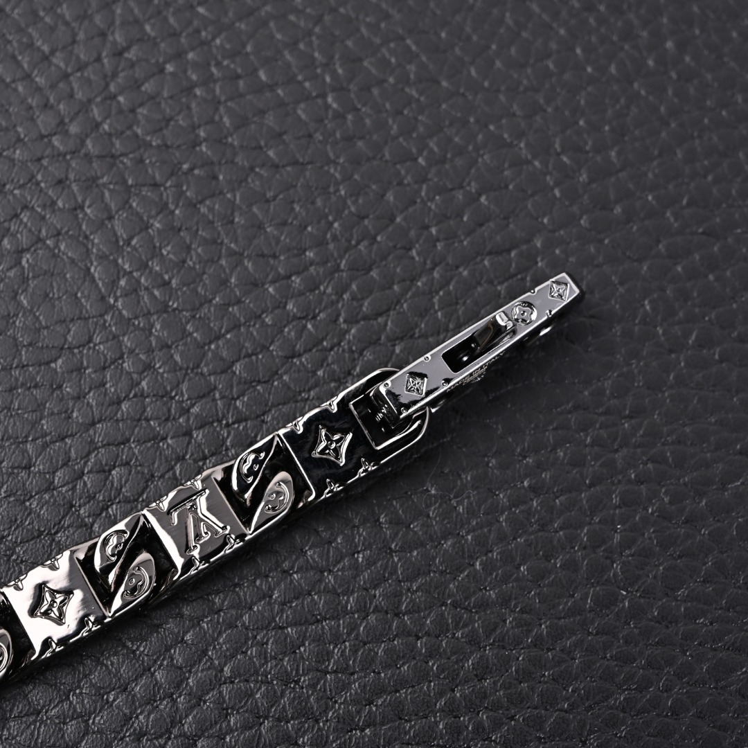 LV Bracelets 160202602040180_79 - Image 5