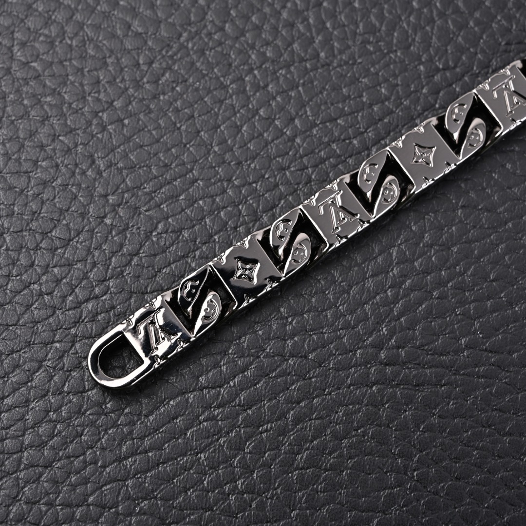 LV Bracelets 160202602040180_79 - Image 6