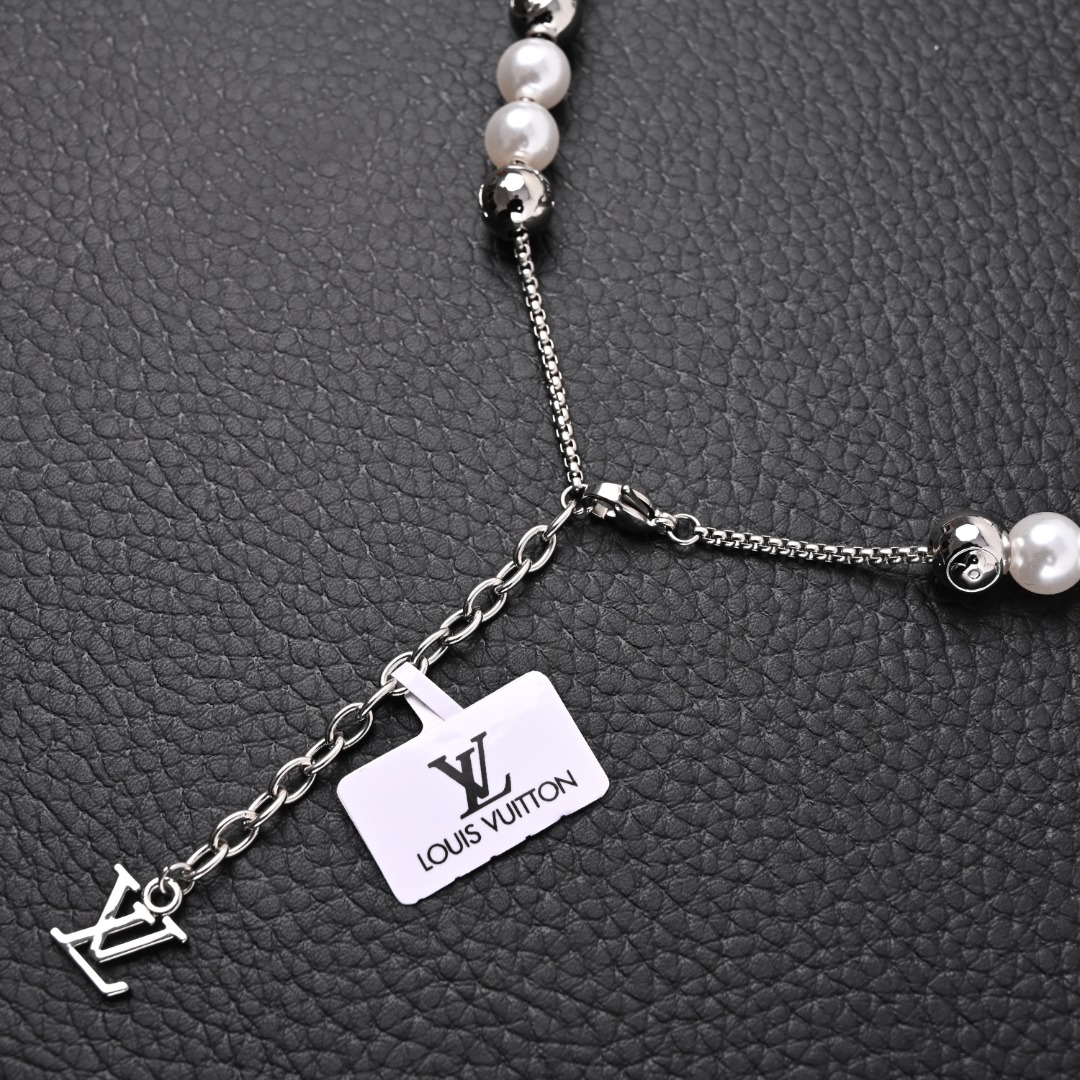 LV Bracelets 190202602040138_89 - Image 5