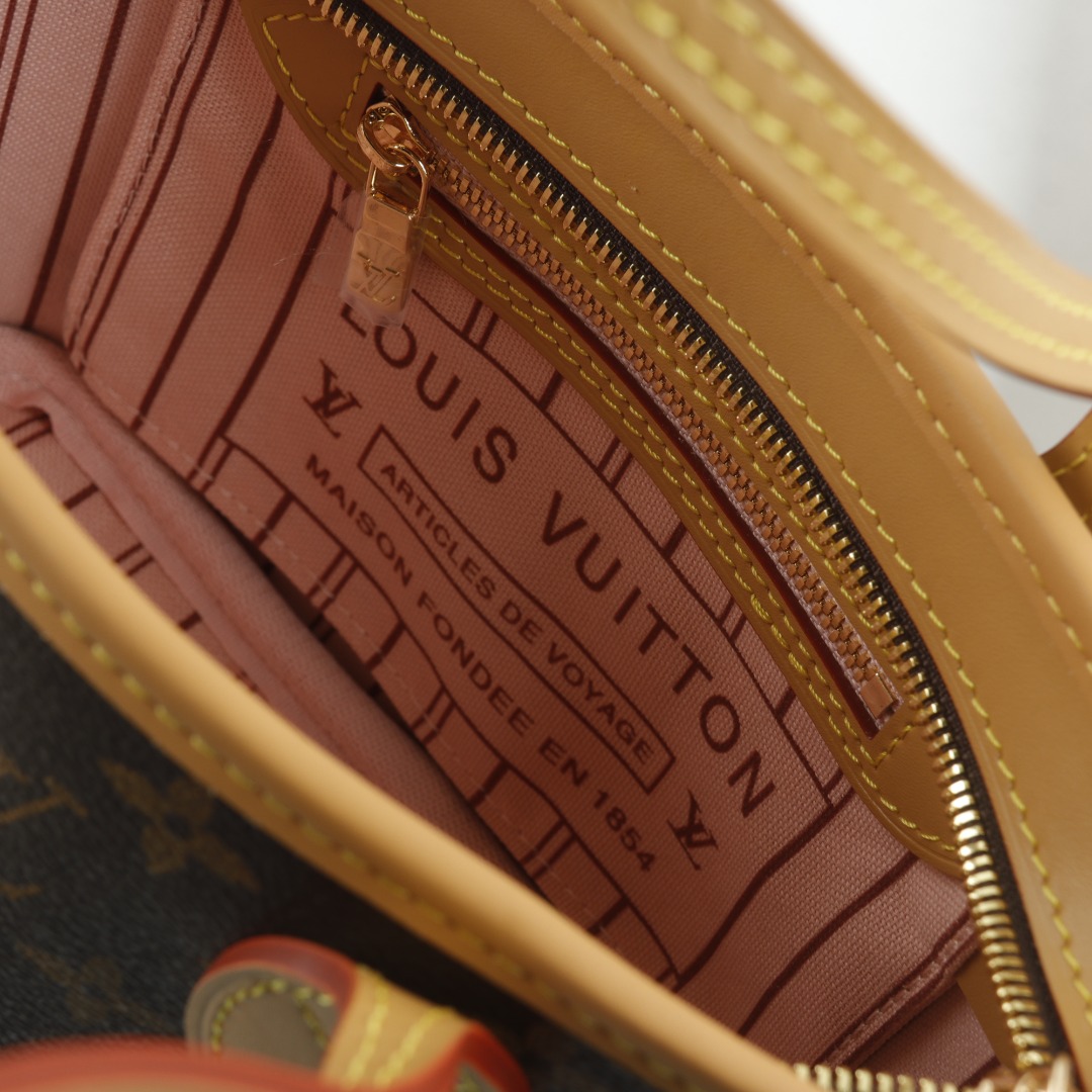 LV Shoulder & Crossbody 20x14x10cm 320202602040029_179 - Image 8