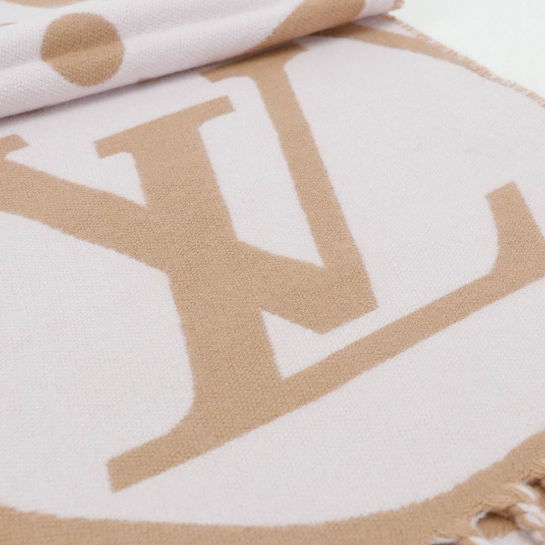 LV Uncategorized Clothing S-L 290202602030871_119 - Image 5