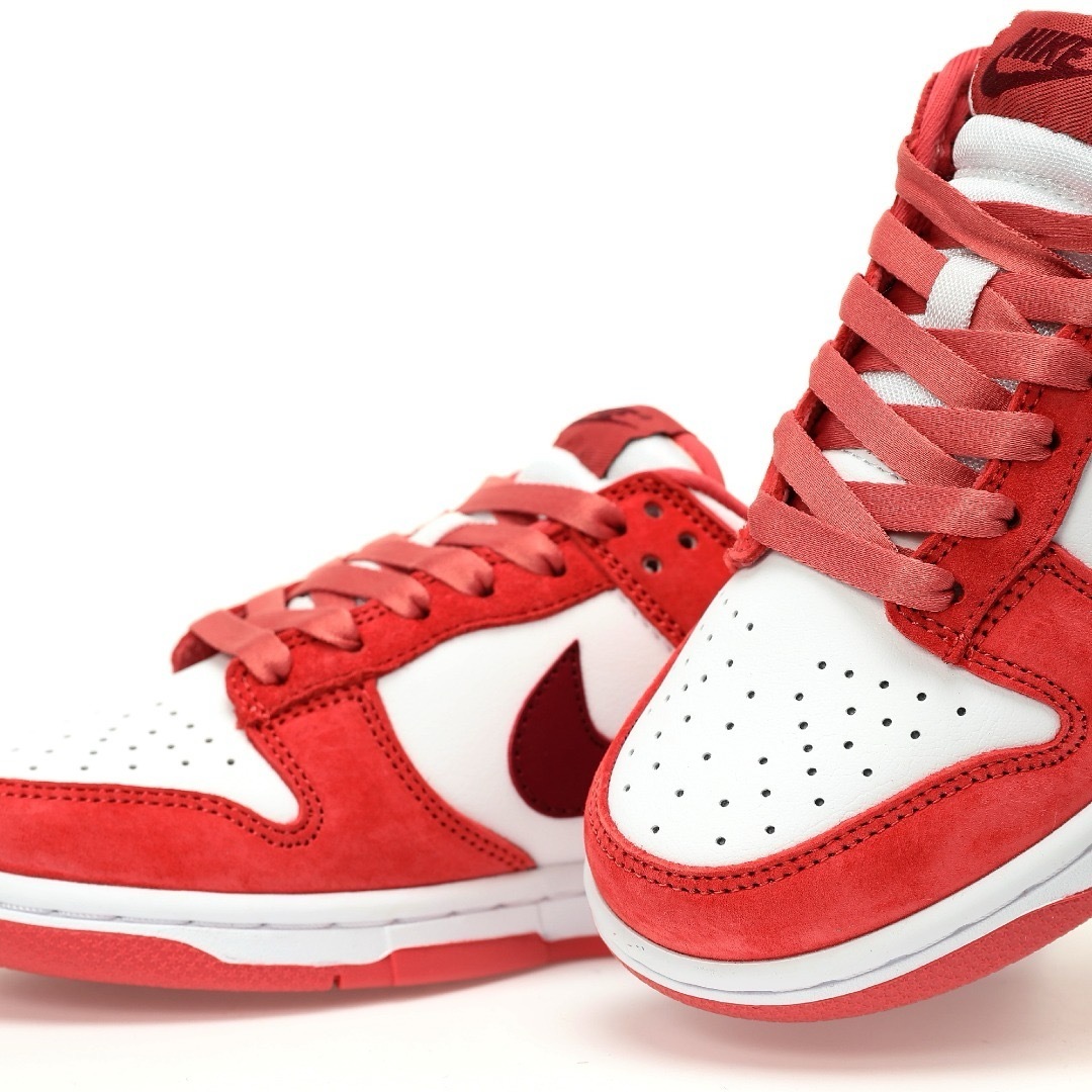 Nike Dunk Low SB Sneaker FQ7056-100 - Image 8