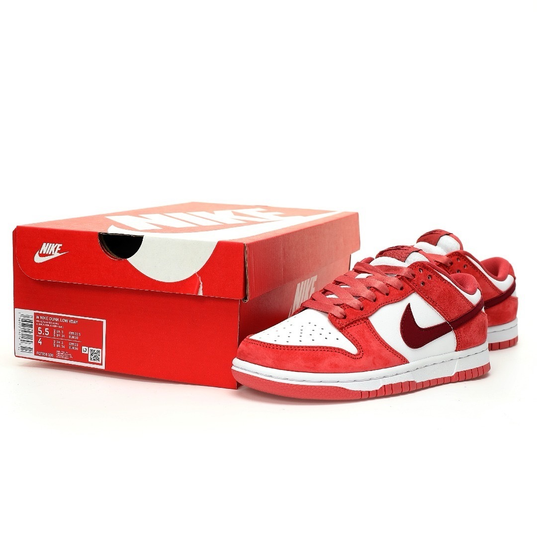 Nike Dunk Low SB Sneaker FQ7056-100 - Image 9