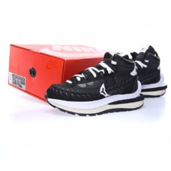 Alternative view of Nike Sacai Sneaker DH9186-001