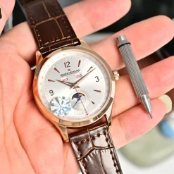 Alternative view of JAEGER LECOULTRE Master Automatic Q1368420 (White Dial) 42mm 1925202605290101_619