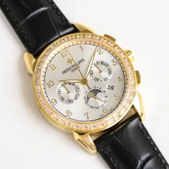 Alternative view of PATEK PHILIPPE Calatrava Automatic 5205 (White-Blue Dial) 40mm 1475202605290269_489