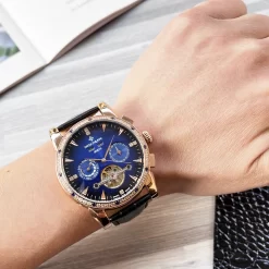 Alternative view of PATEK PHILIPPE Nautilus Automatic 5712 (Green-Blue-Silver Dial) 40mm 560202605290092_229