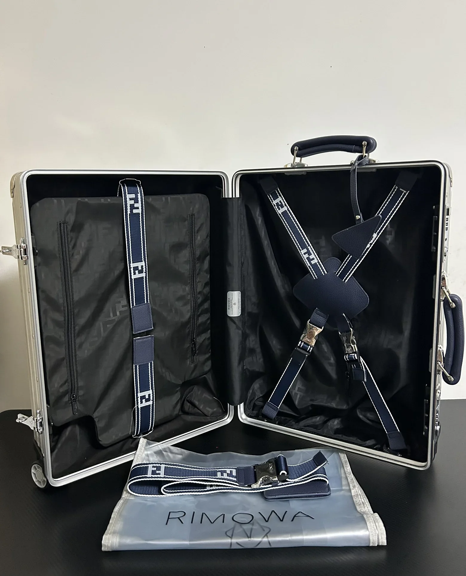 FENDI Suitcases 20inch 800202606230040_249 - Image 7
