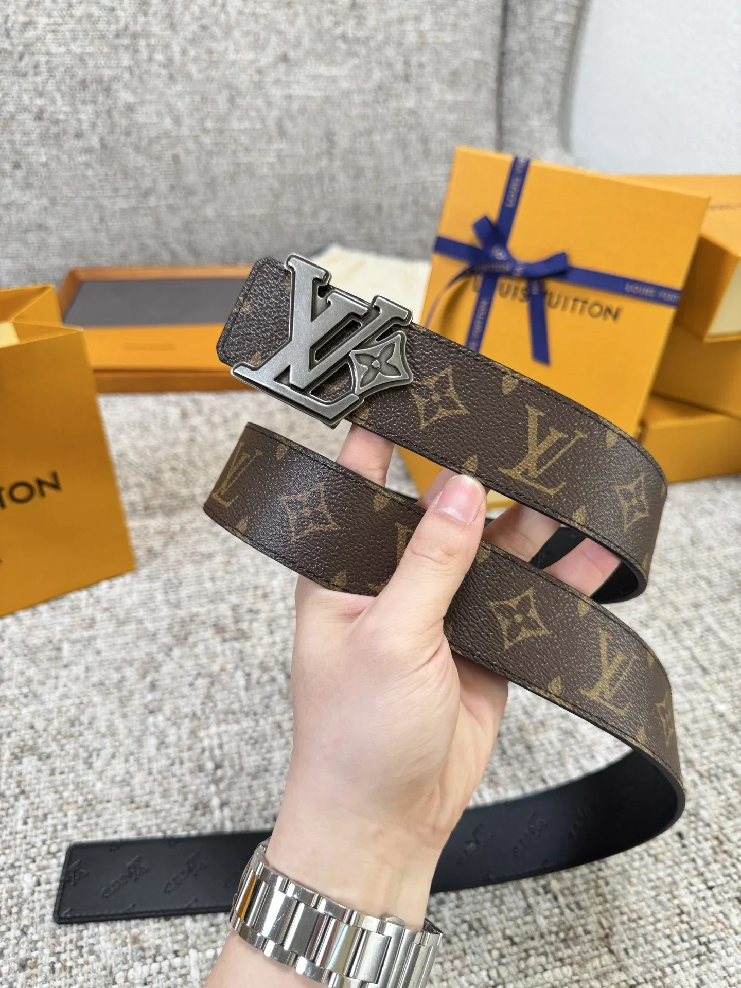 LV Belts Unisex 160202606030125_79 - Image 2