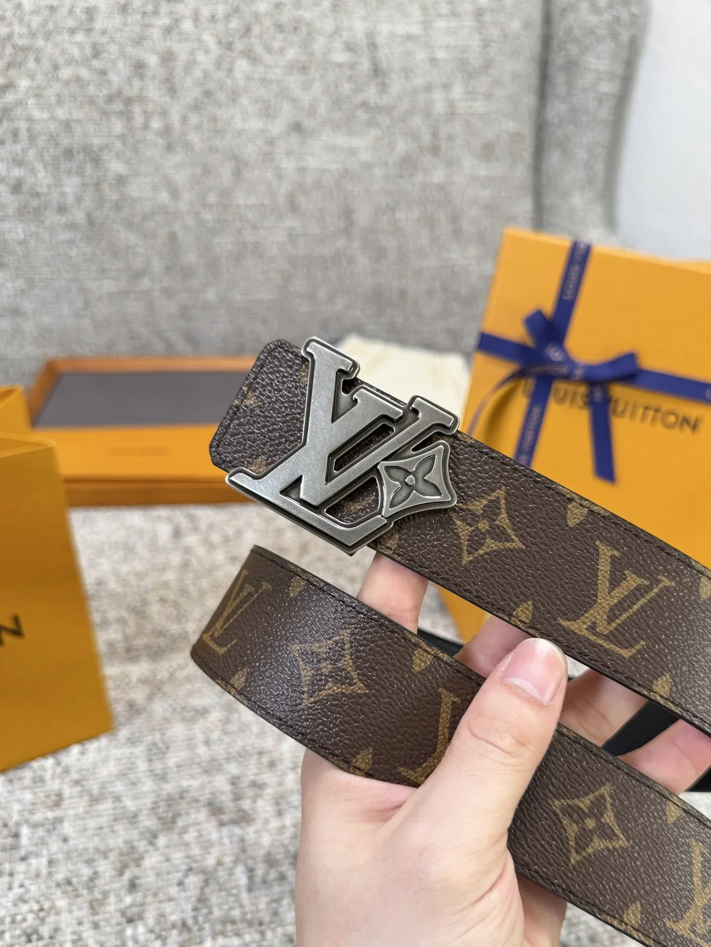 LV Belts Unisex 160202606030125_79 - Image 3