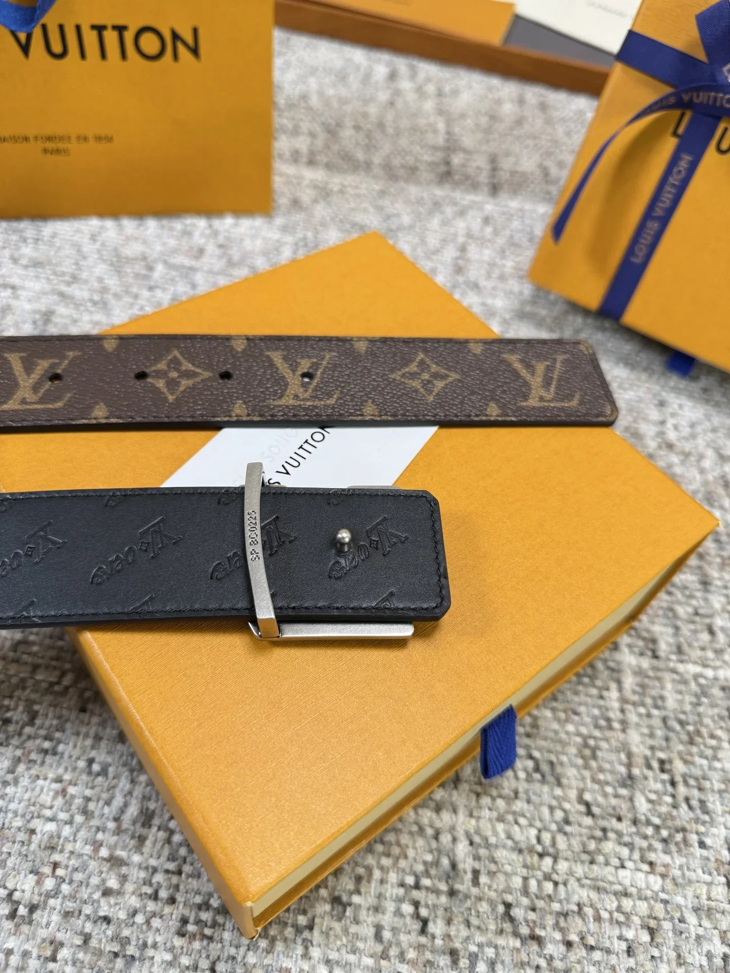 LV Belts Unisex 160202606030125_79 - Image 7