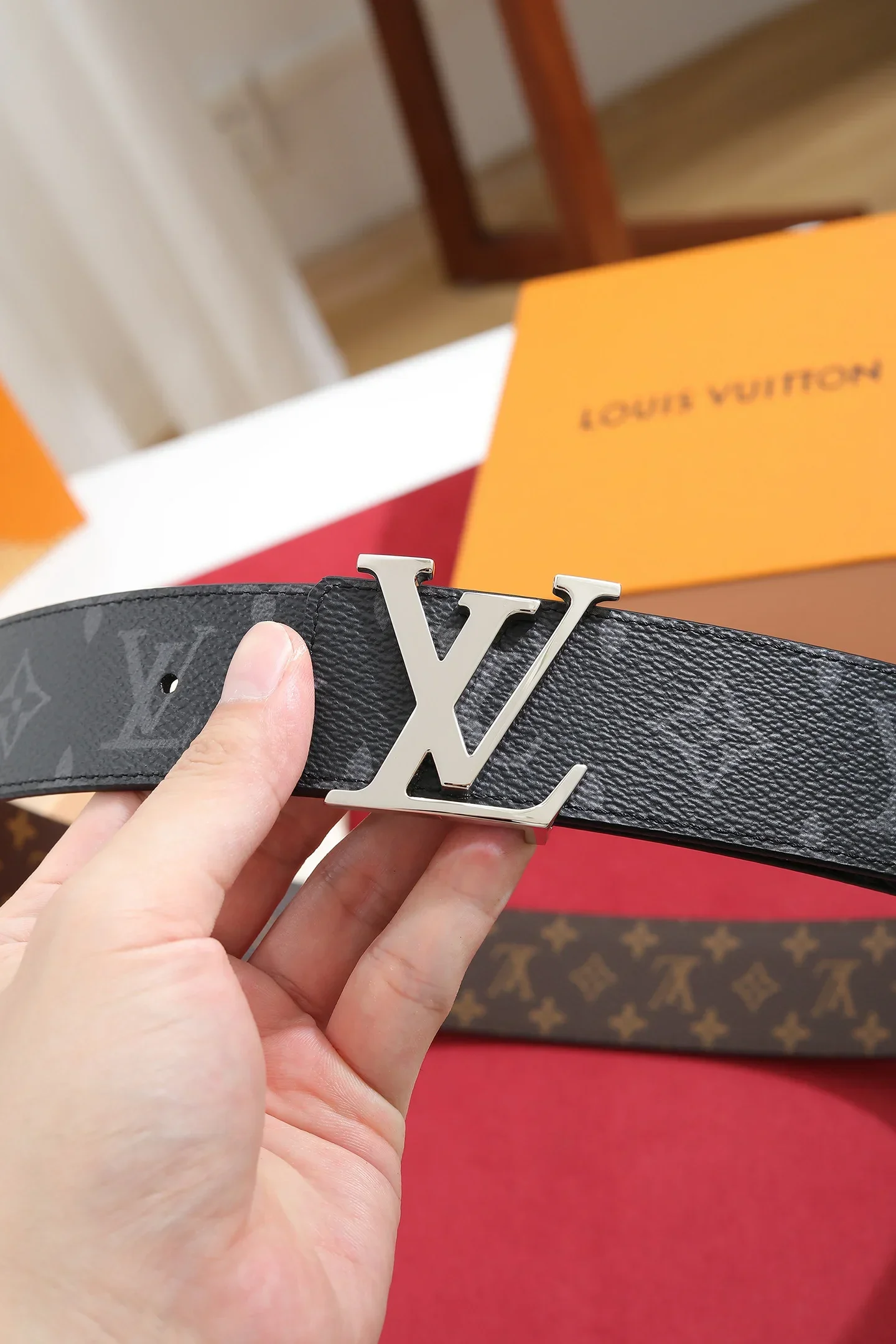LV Belts Unisex 40202606030131_79 - Image 4