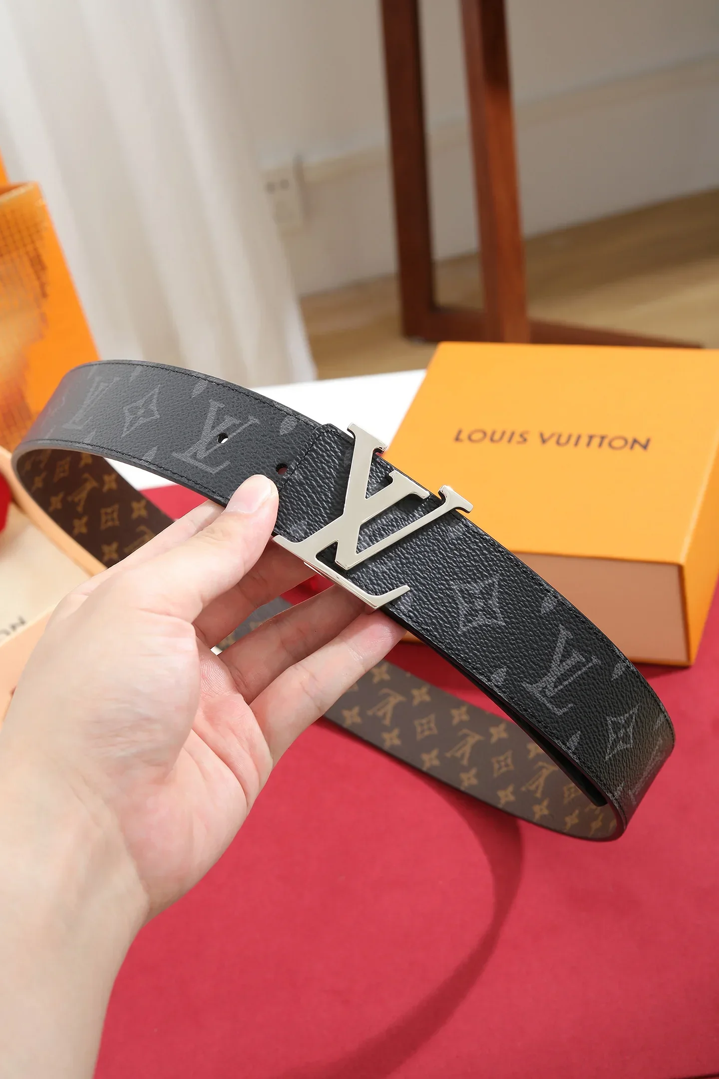 LV Belts Unisex 40202606030131_79 - Image 5
