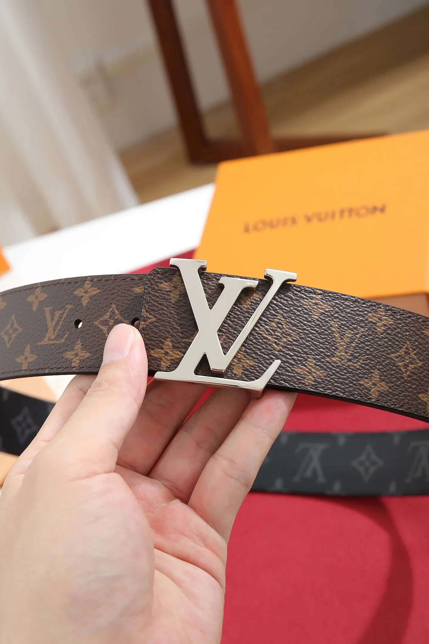 LV Belts Unisex 40202606030131_79 - Image 6