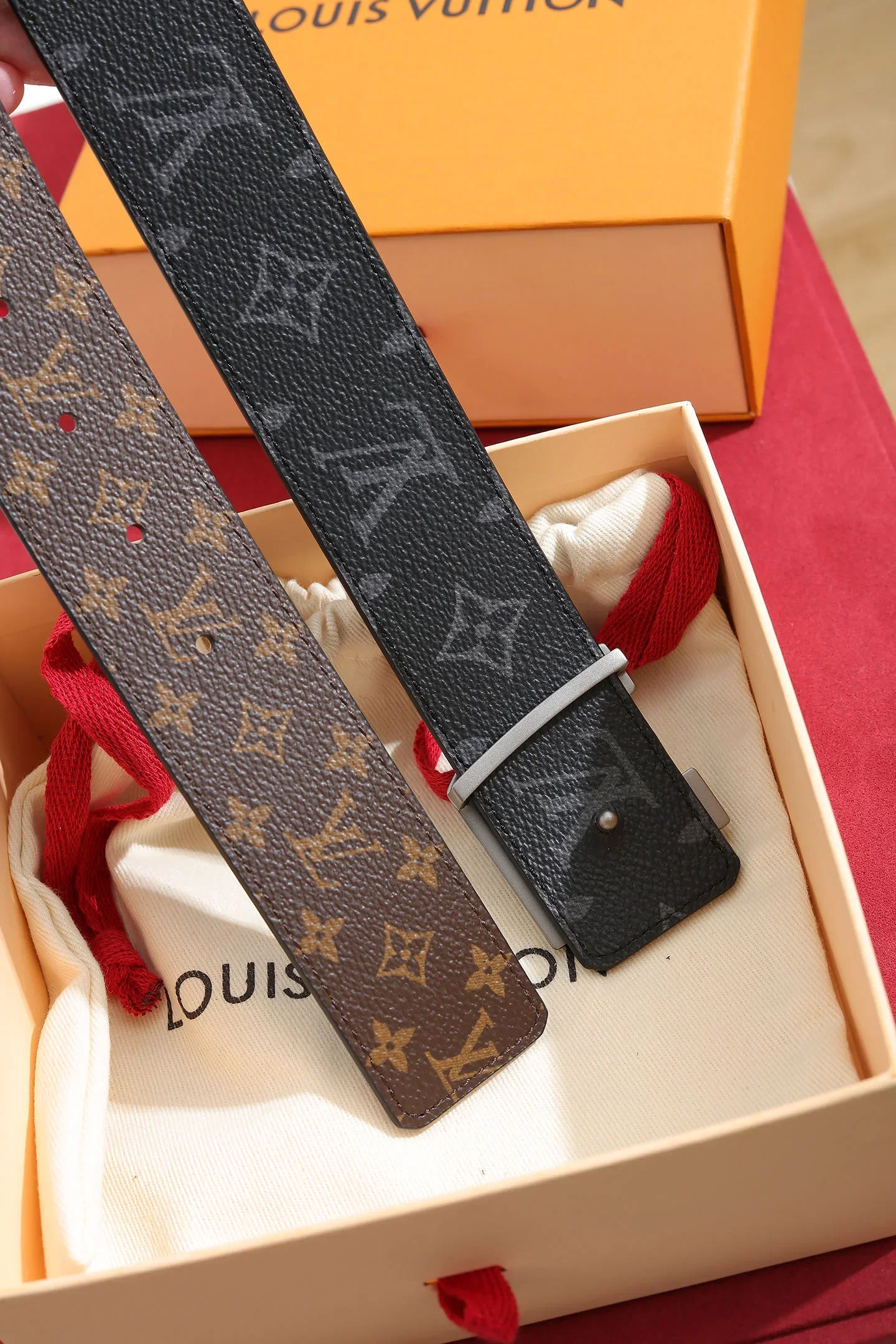 LV Belts Unisex 40202606030131_79 - Image 7