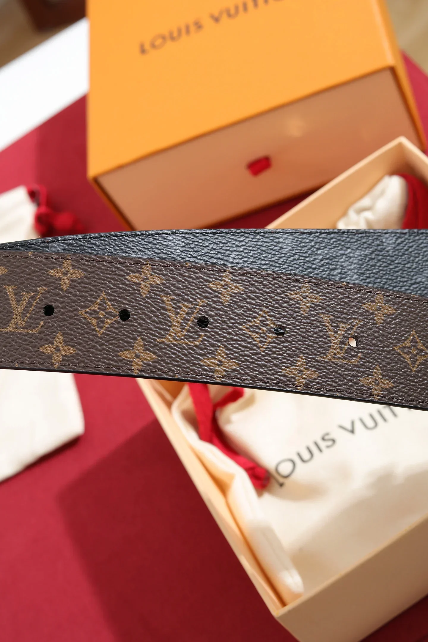LV Belts Unisex 40202606030131_79 - Image 9