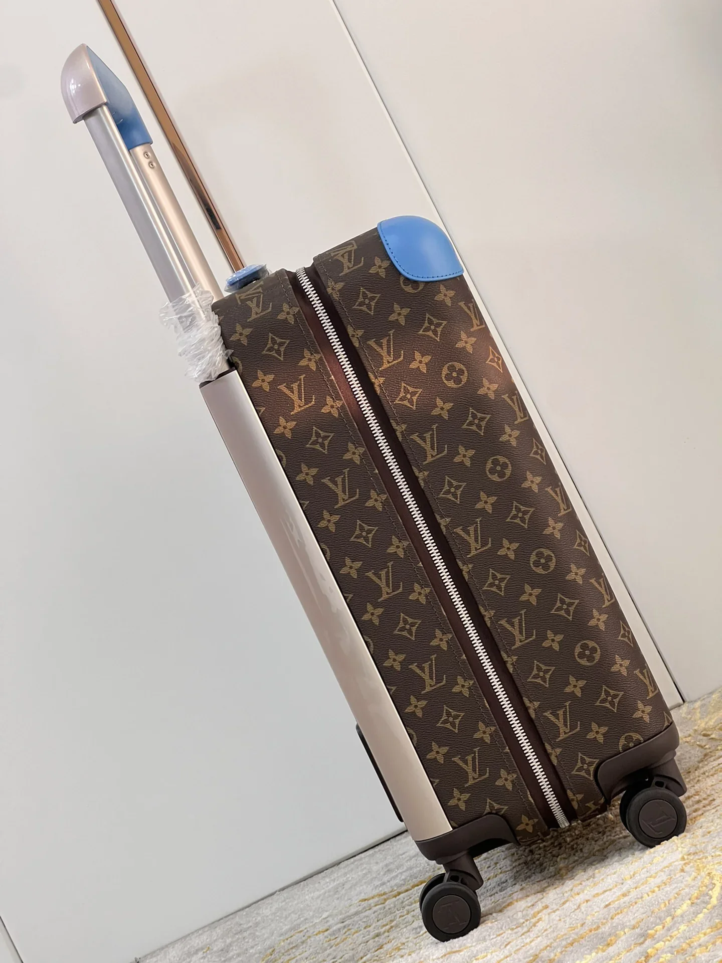 LV Suitcases 35x23x55cm 1000202606230060_309 - Image 3