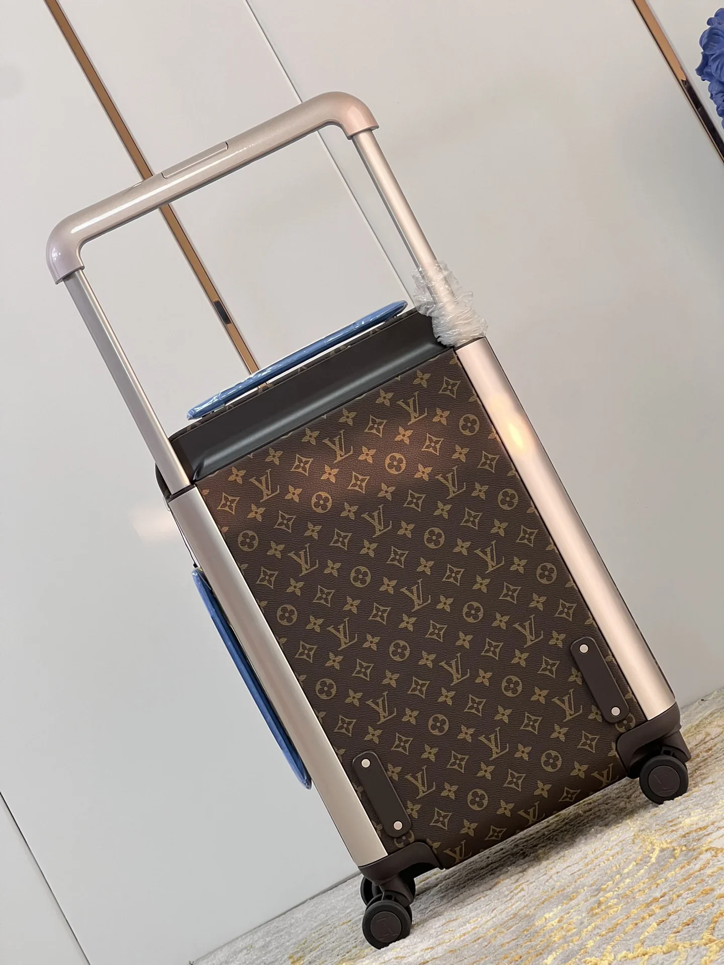LV Suitcases 35x23x55cm 1000202606230060_309 - Image 4