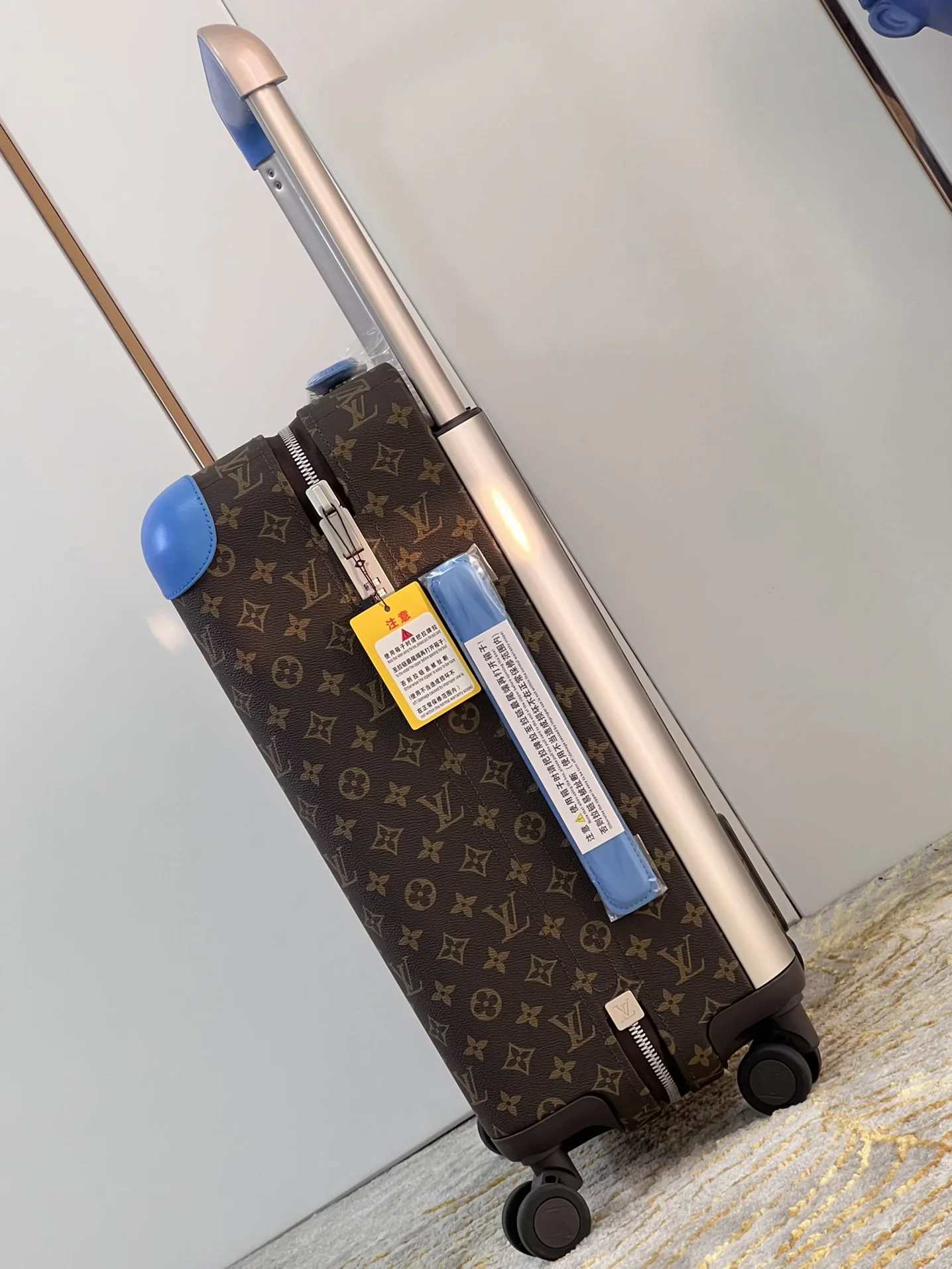 LV Suitcases 35x23x55cm 1000202606230060_309 - Image 5
