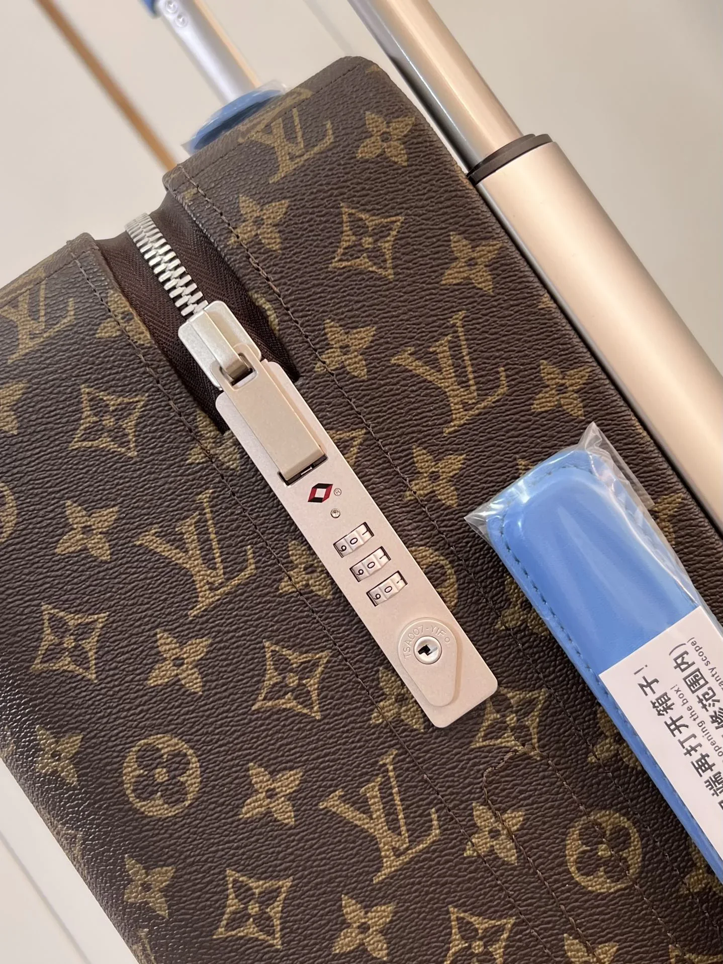 LV Suitcases 35x23x55cm 1000202606230060_309 - Image 6