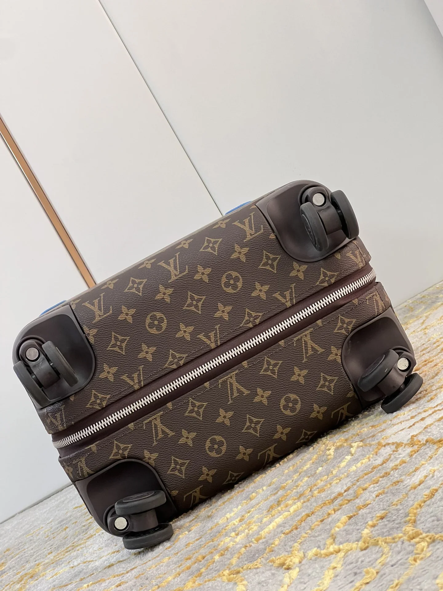 LV Suitcases 35x23x55cm 1000202606230060_309 - Image 8