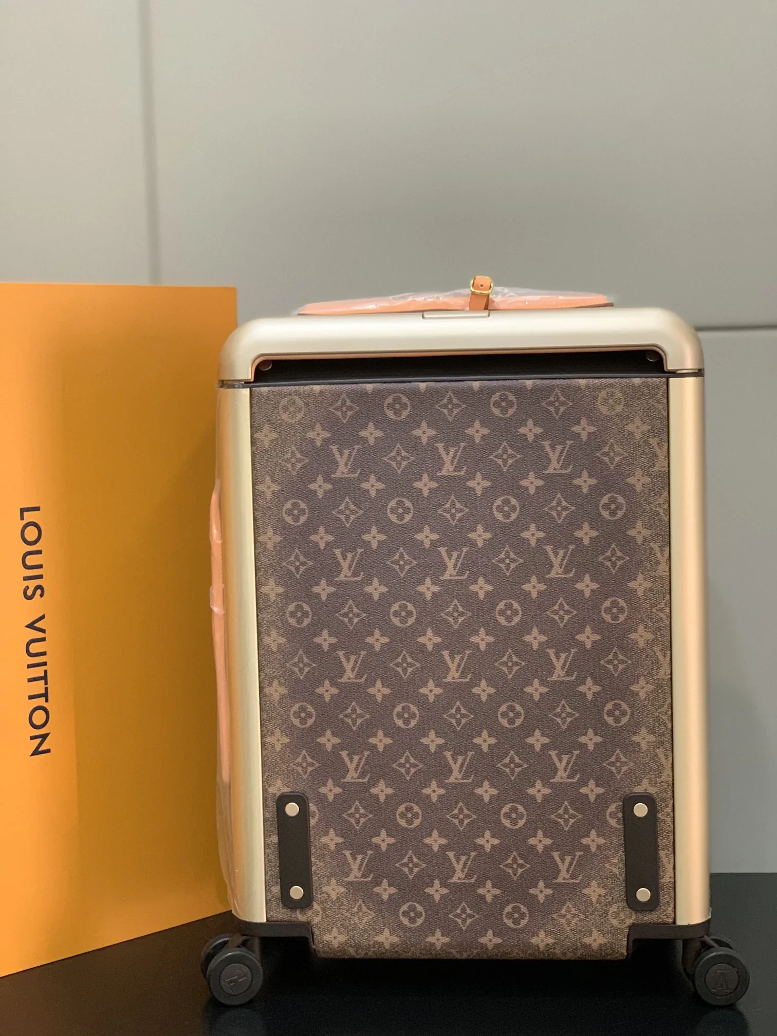 LV Suitcases 38x55x21cm,20inch 1000202606230067_309 - Image 2