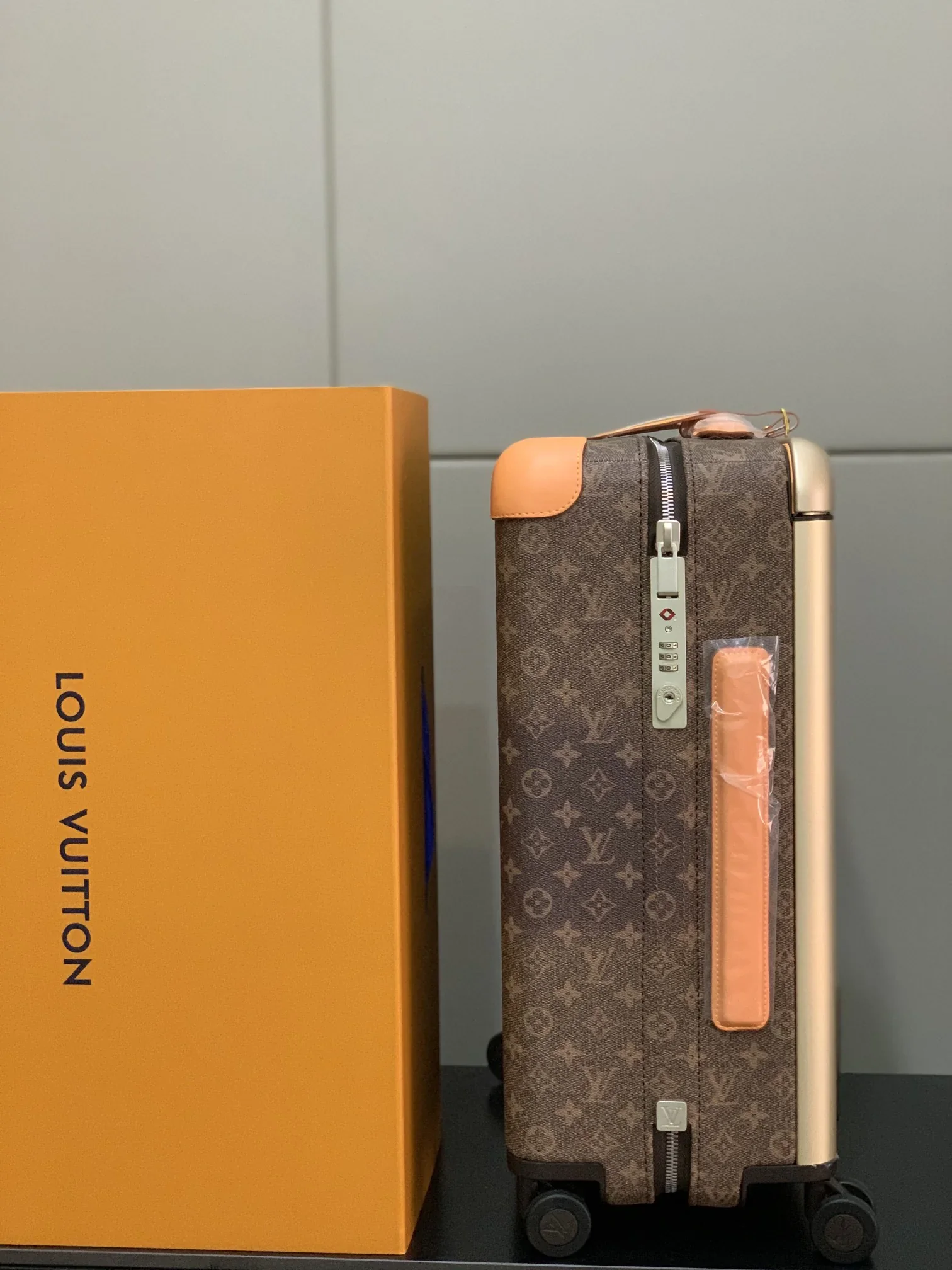 LV Suitcases 38x55x21cm,20inch 1000202606230067_309 - Image 4