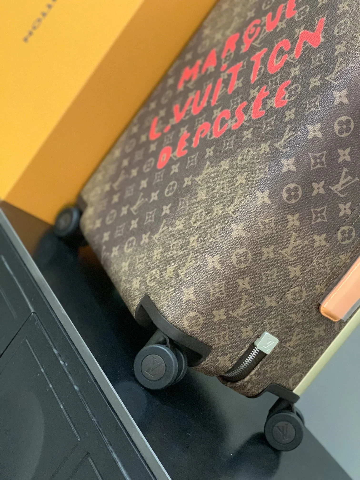 LV Suitcases 38x55x21cm,20inch 1000202606230067_309 - Image 6
