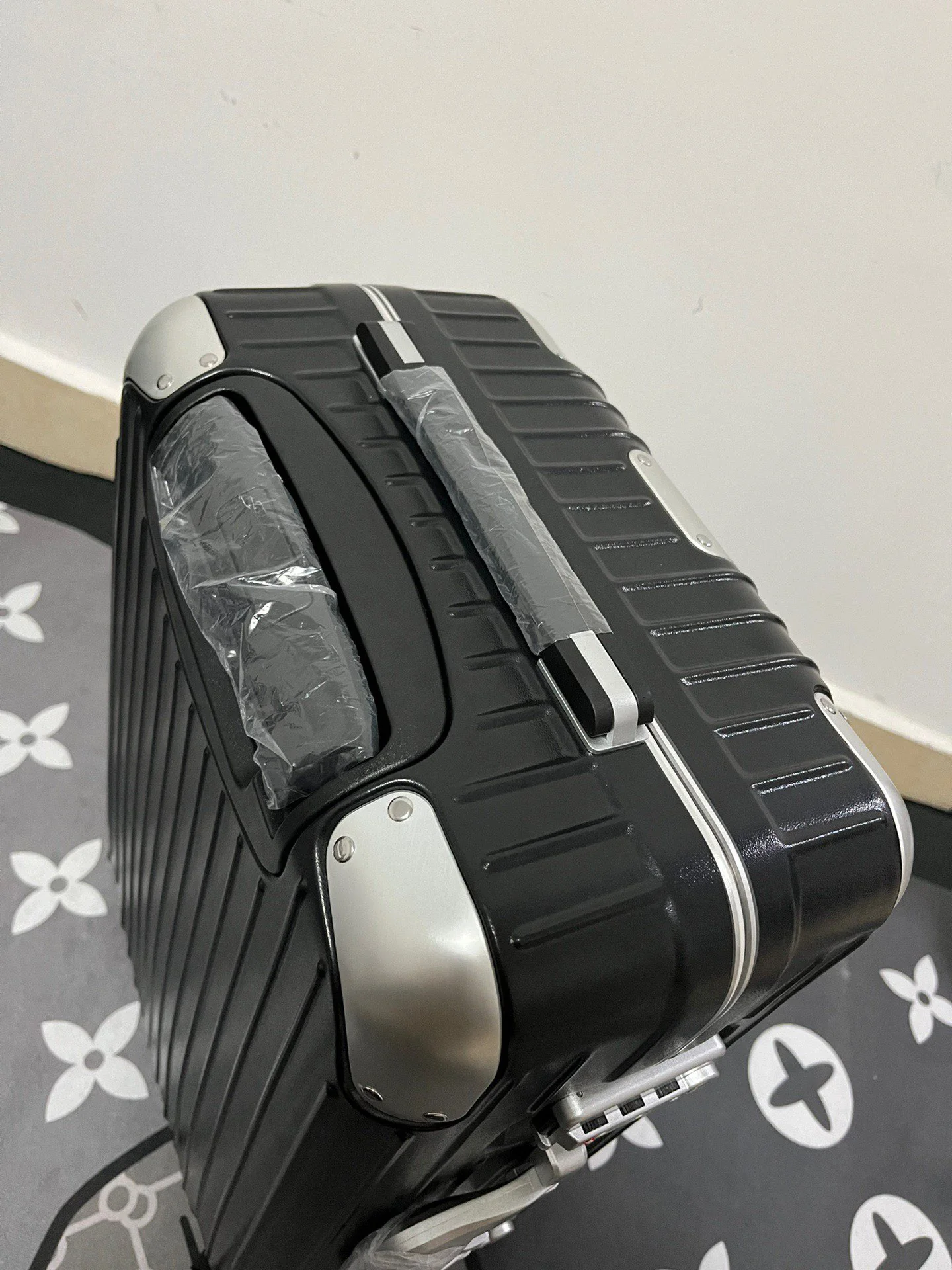 RIMOWA Suitcases 21inch, 26inch, 30inch 550202606230034_169 - Image 3