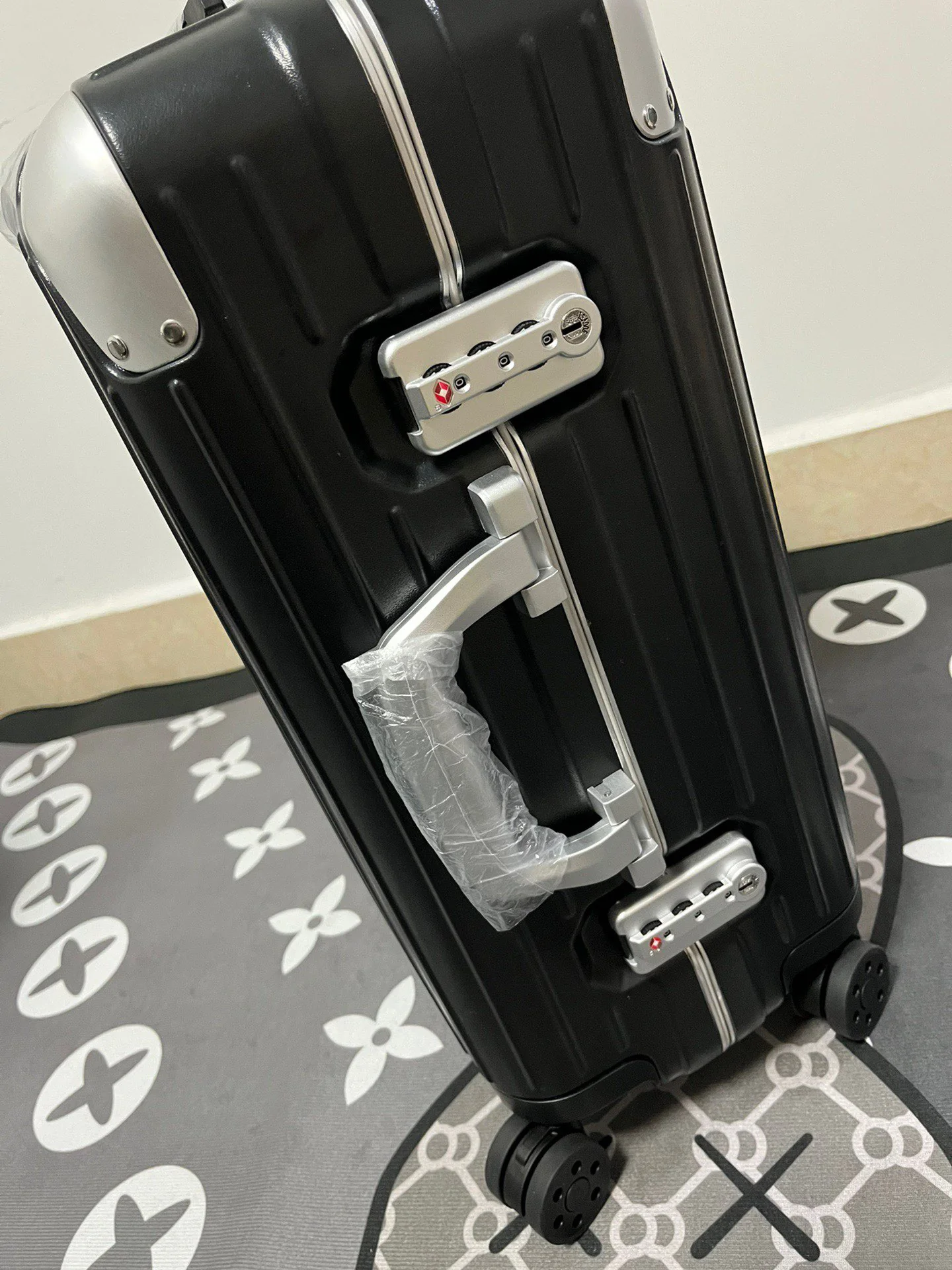 RIMOWA Suitcases 21inch, 26inch, 30inch 550202606230034_169 - Image 4