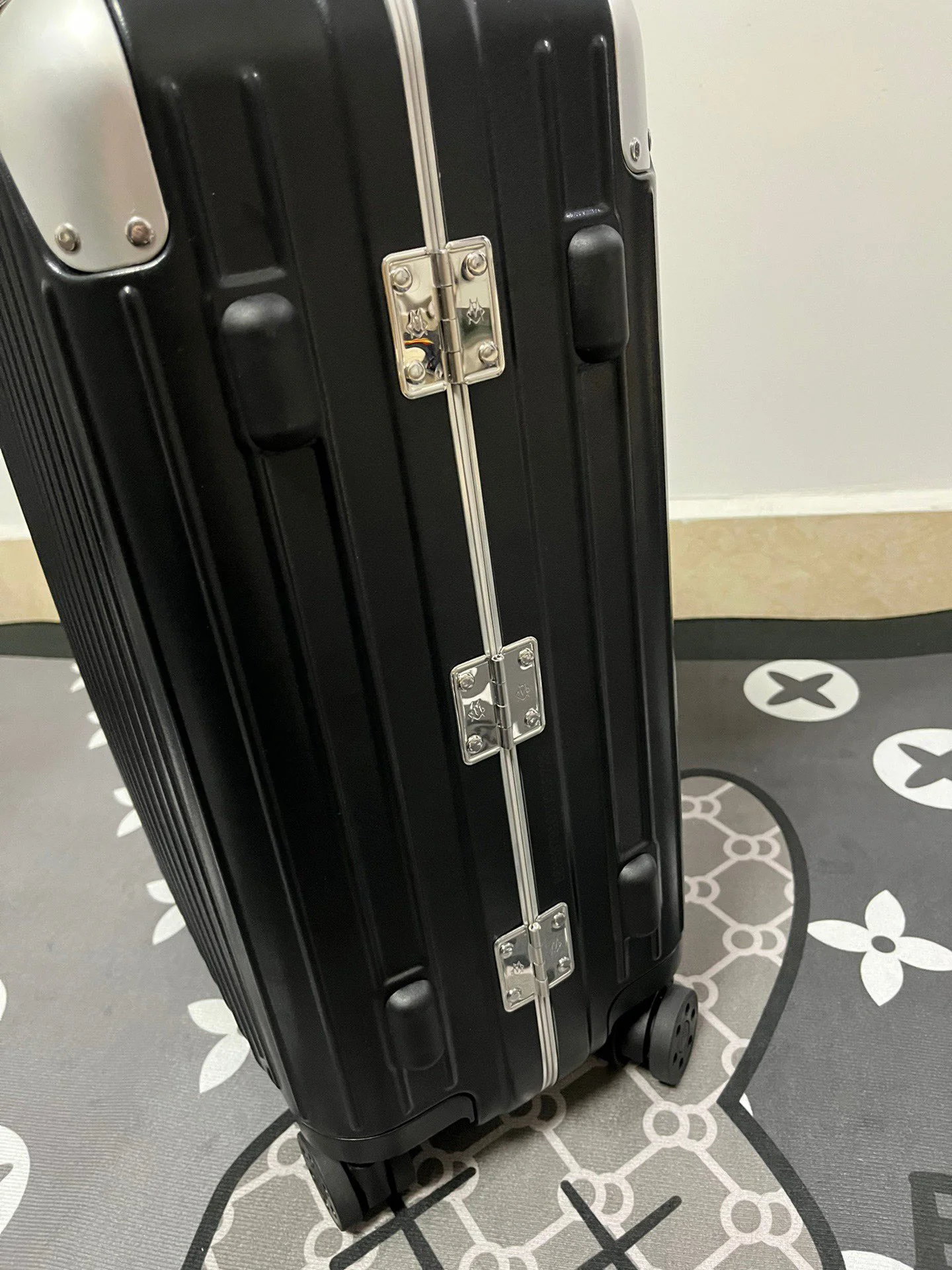 RIMOWA Suitcases 21inch, 26inch, 30inch 550202606230034_169 - Image 5