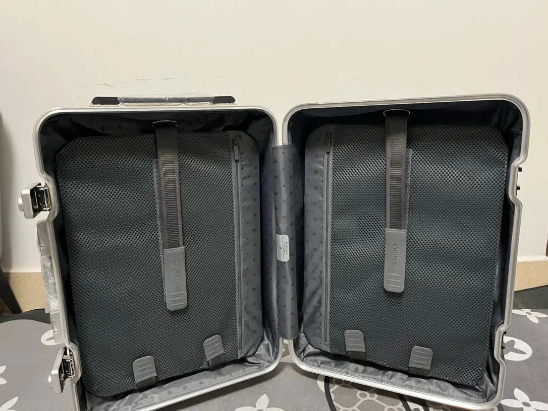 RIMOWA Suitcases 21inch, 26inch, 30inch 550202606230034_169 - Image 8