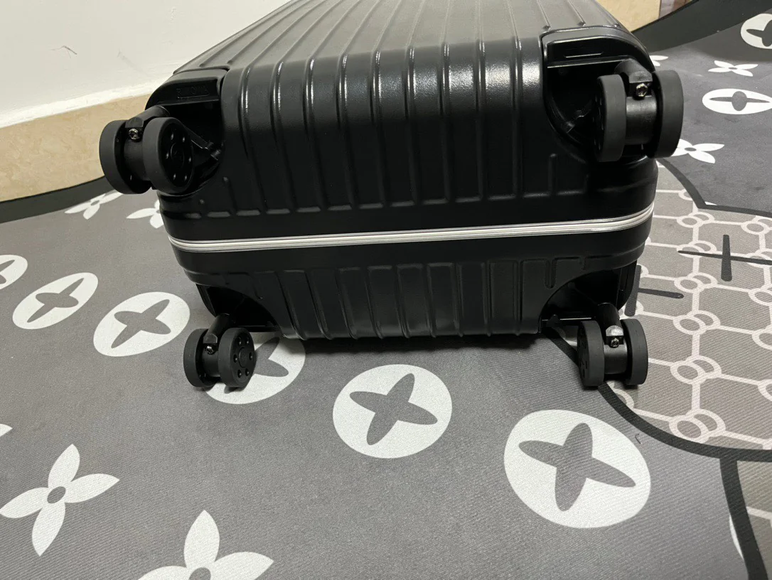 RIMOWA Suitcases 21inch, 26inch, 30inch 550202606230034_169 - Image 9