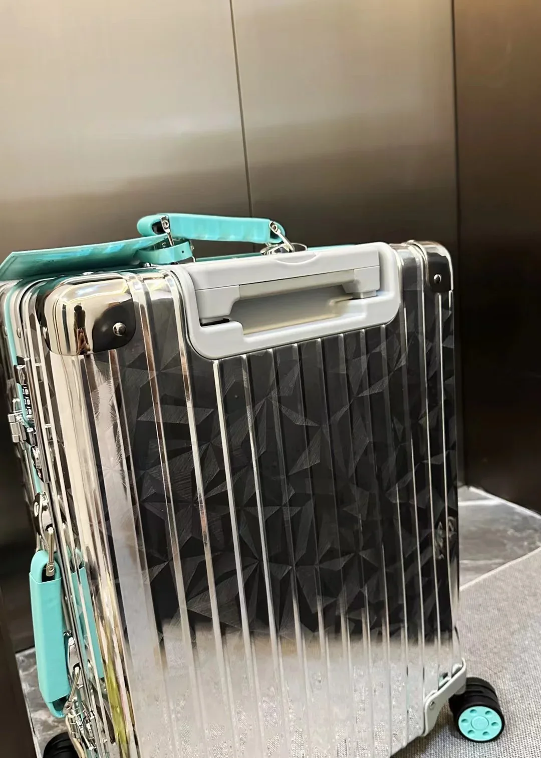 RIMOWA Suitcases 21inch 950202606230079_299 - Image 4